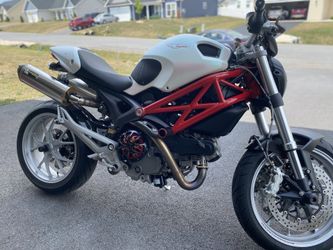 2010 ducati monster 1100