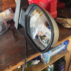 07-13 Tahoe Yukon Passenger RH Mirror