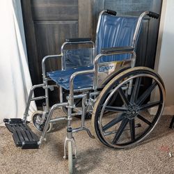 Invacare Tracer 1000 Heavy-Duty Folding Wheelchair - Excellent Condition