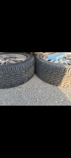 A Set of 2 Boss motor sports size 22 tires with rims 2006 ford f150 xlt