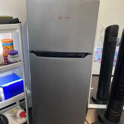 Fridgemaster 4.4 Cubic Feet MINI fridge 