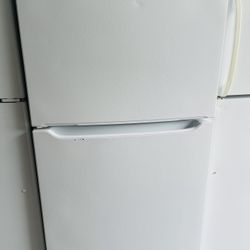Frigidaire top freezer 