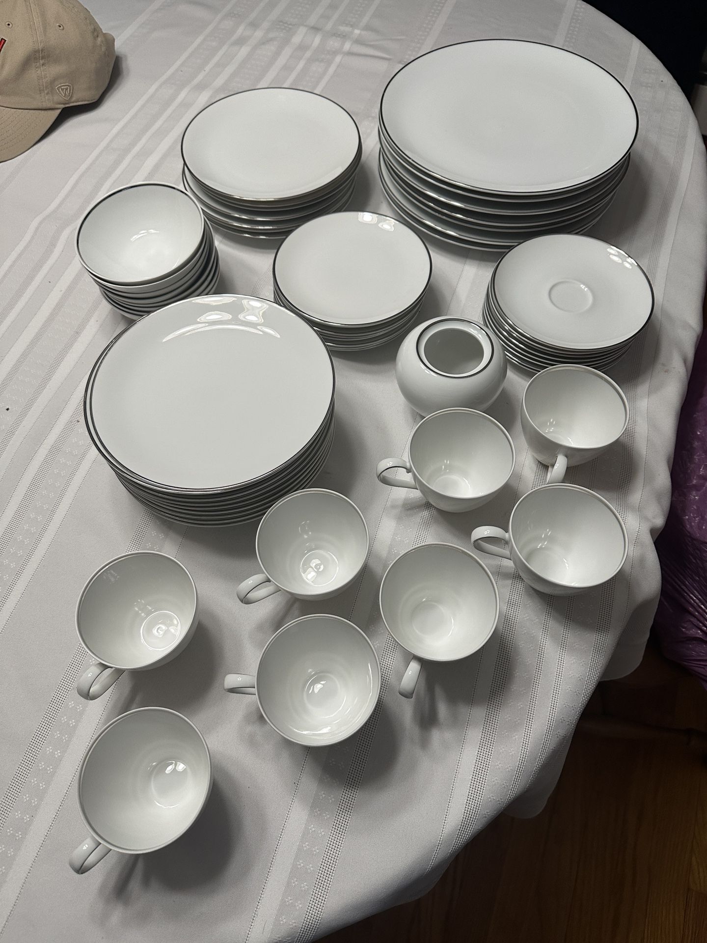 56 PC Dinnerware Set - 8 Place Settings