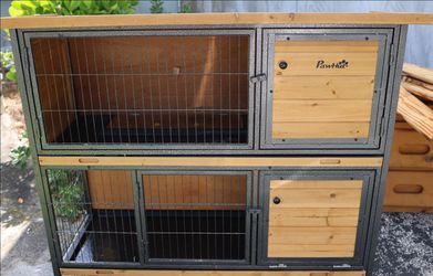 Used wooden rabbit hutch w/ optional ramp