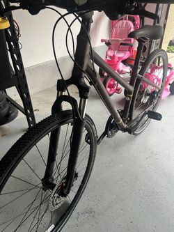 REI CTY 2.1 Woman’s hybrid bike