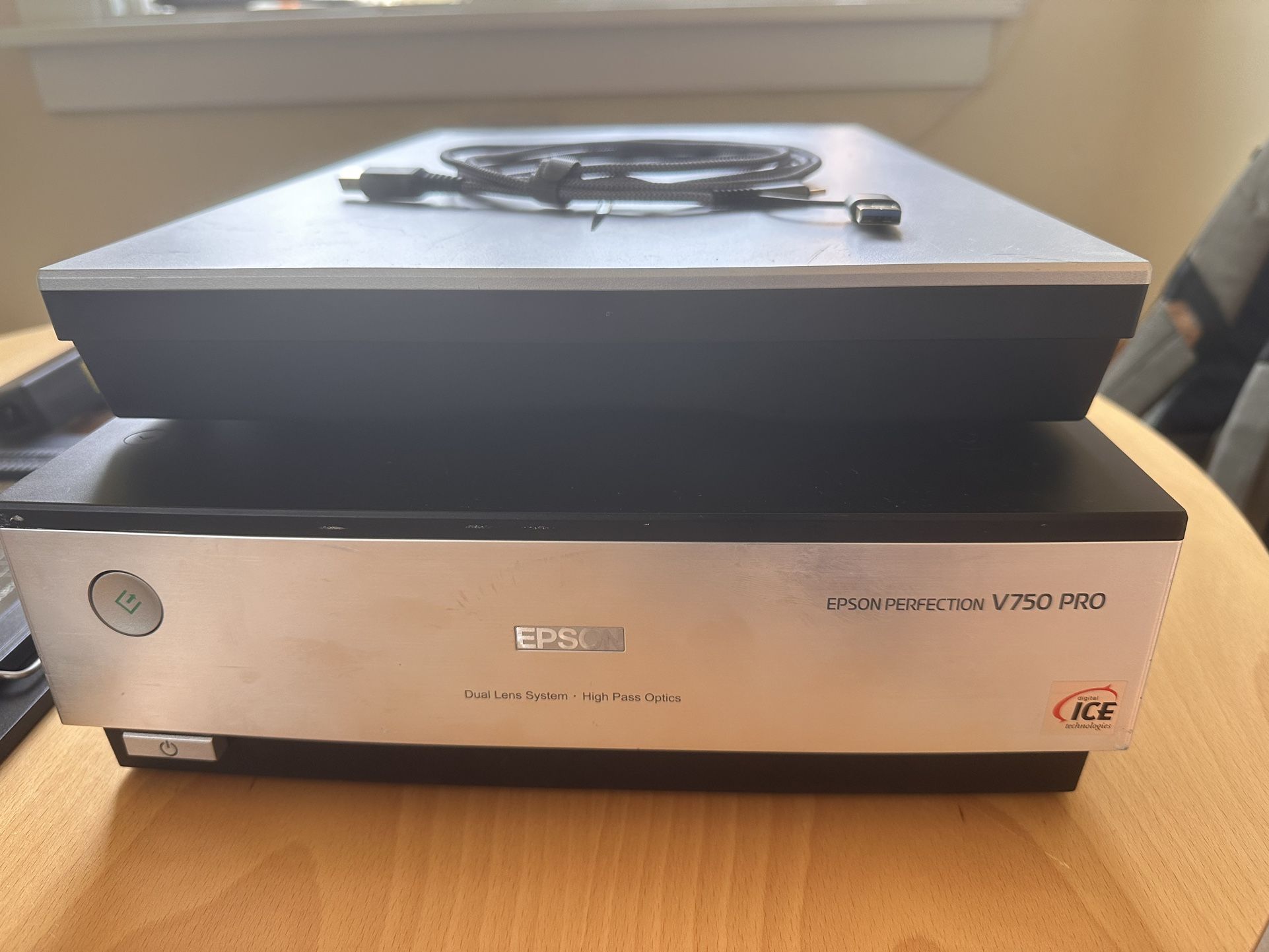 Epson V750 Pro Flatbed