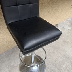 Matching Swivel Chairs 