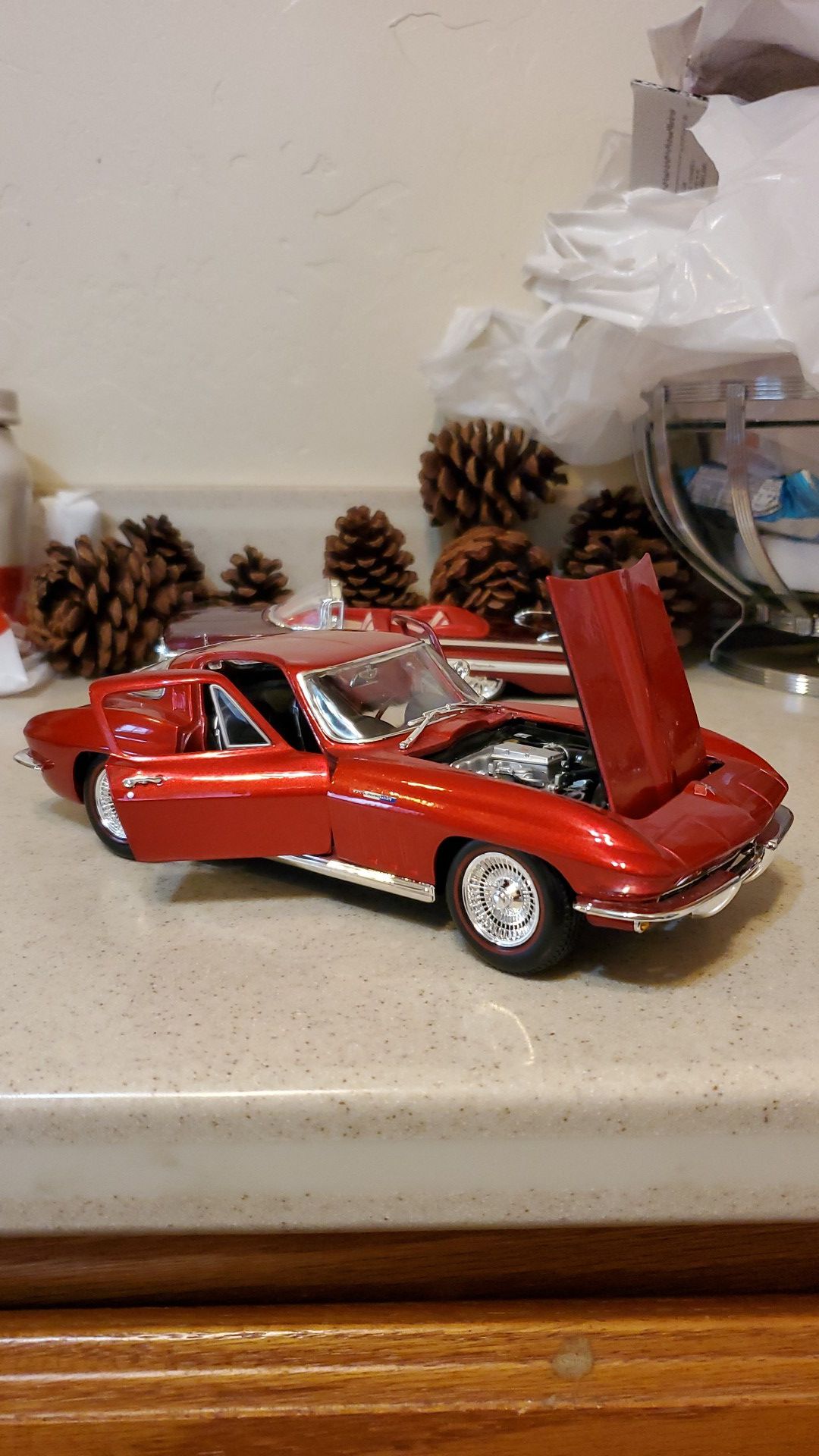 1/18 scale 1965 Chevy Corvette Very clean car, homies, general, antiques, toys, collectors,electronics, jada toys, locsters