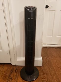 Intertek Tower Fan 32 inches tall with remote (Like New Condition)