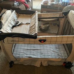 Eddie Bauer Play Pen