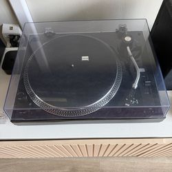 Music Hall USB-1 record player