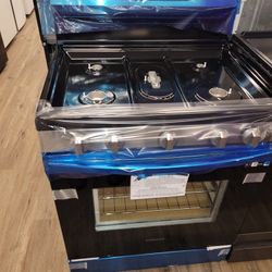 Sansung  Gas Stove  New  In The Box , We Are Located Att 17 49 E Main St Bridgeport Connecticut 