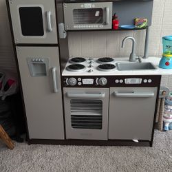 Toy Kitchen 