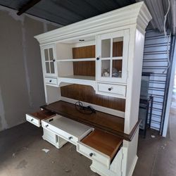 Havertys Newport Collection With Lighted Hutch **Price Negotiable Make Offer 