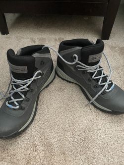 Hiking boots women’s size 10