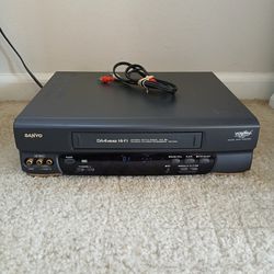 VCR VHS Home Video Tape Player With Cables 