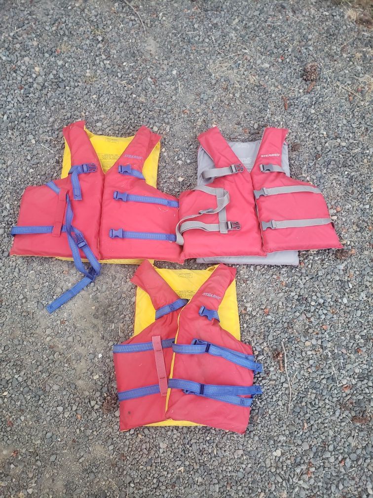 3 adult life jackets