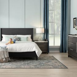 Queen Bed Set 3 Months Old