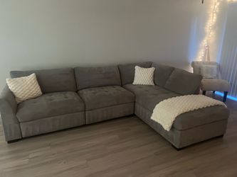 Grey sectional couch w 2 electric recliner