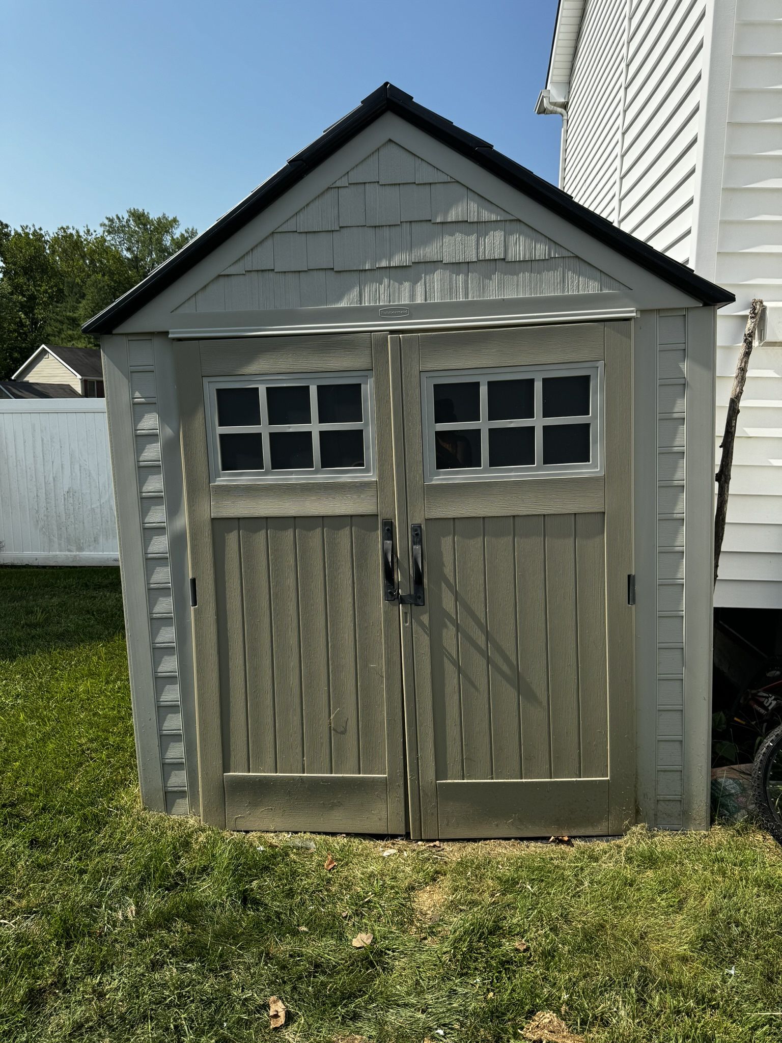 Rubbermaid 7 x 7 Feet Weather Resistant Resin Outdoor Storage Shed