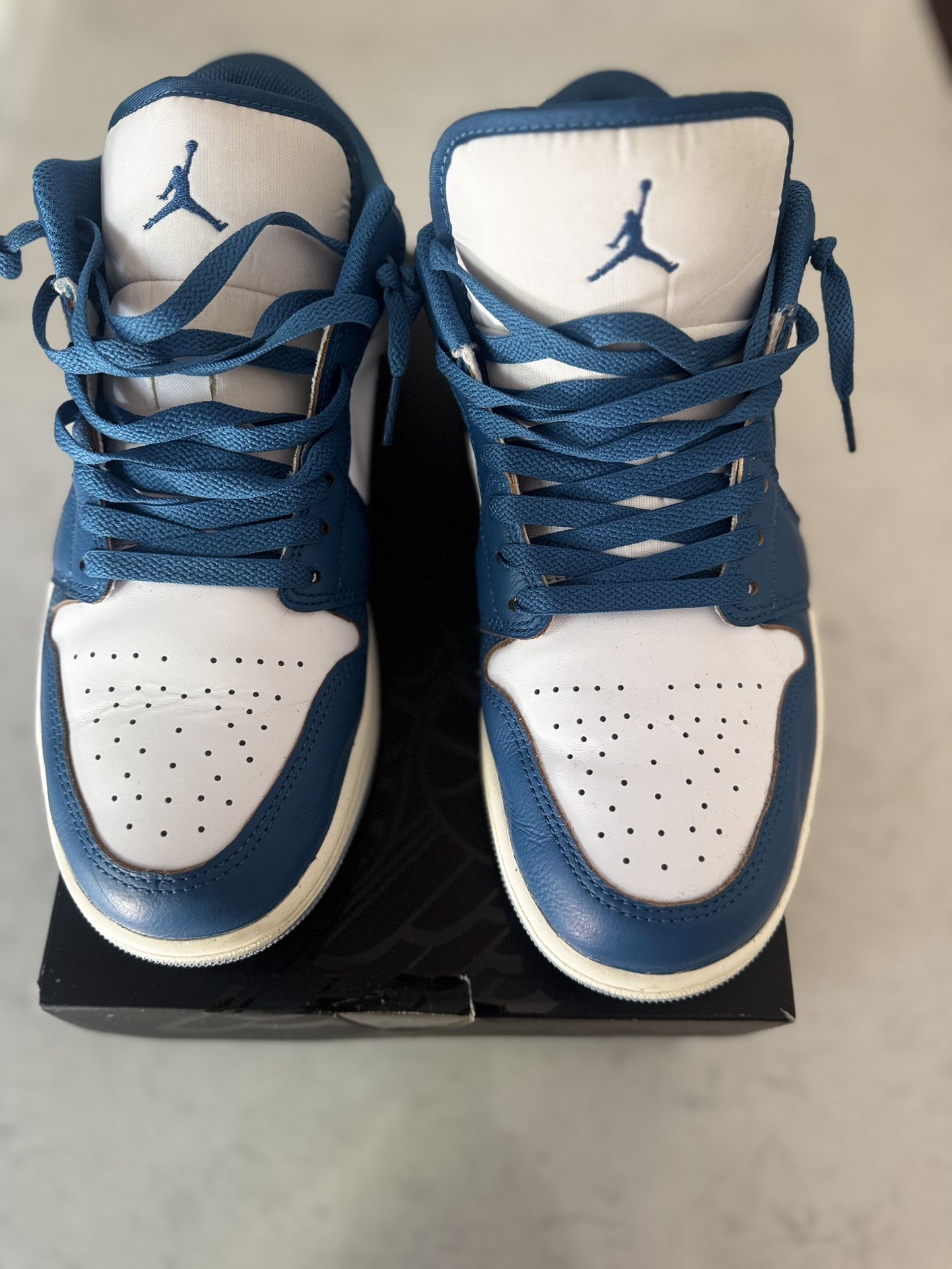 AIR JORDAN 1’s LOW SE (10.5)