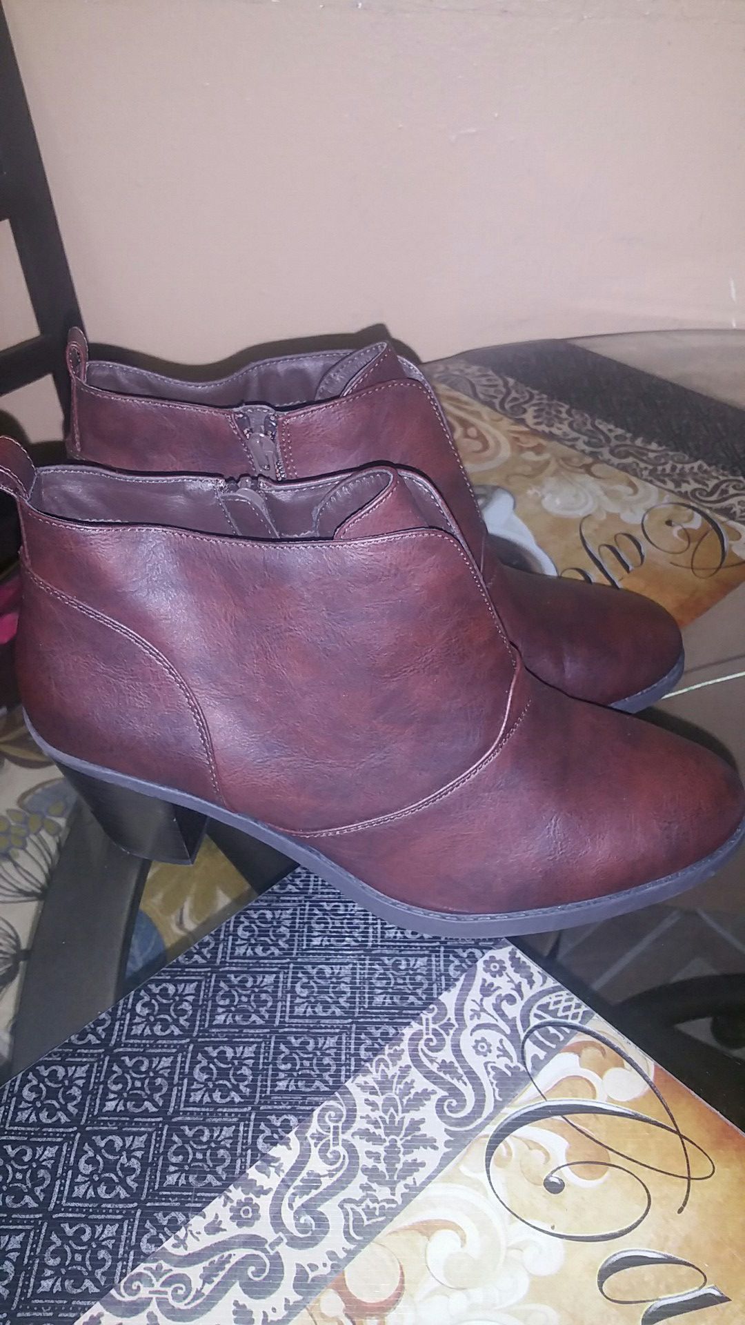 Woman's boots brown