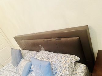 King Bedroom Set – Bed, Dresser with Mirror & Nightstand