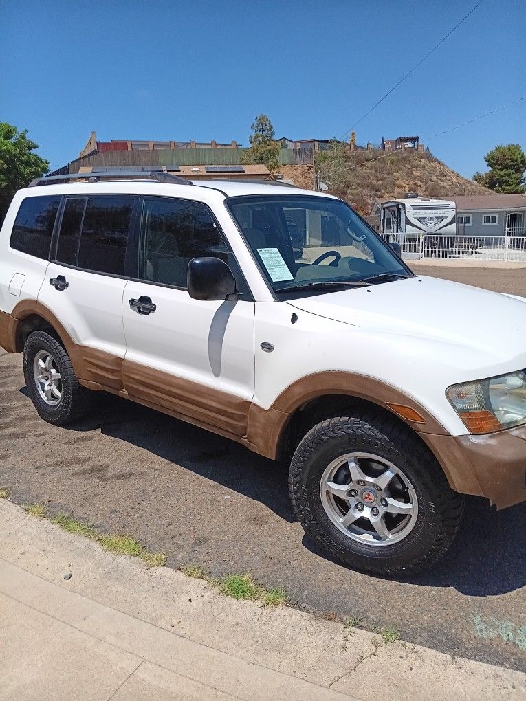 2002 Mitsubishi Montero