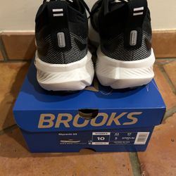 Brand new glycerin 23 Woman’s size 10