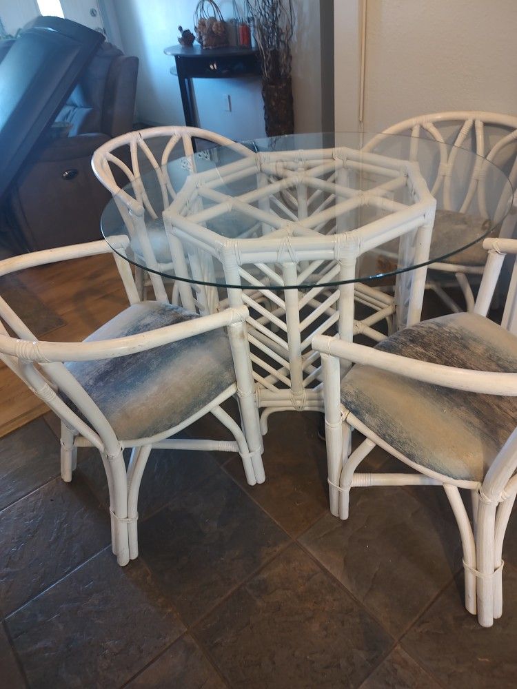 Wicker Table And Chairs 