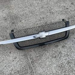 Chevy Silverado Avalanche Black Grille