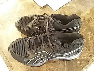 Reebok sneakers NEW size 8