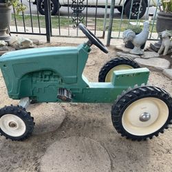 Tractor Yard Art 