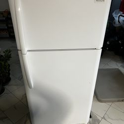 FRIGIDAIRE REFRIGERATOR 