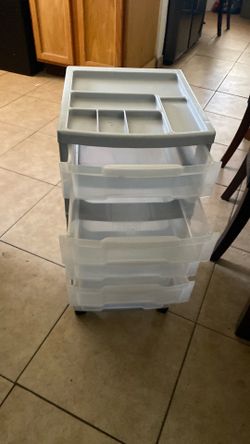 6 drawer wheeled organization container.