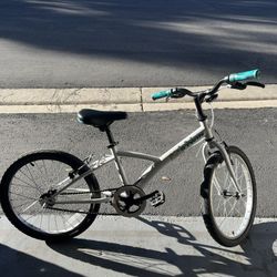 B'Twin Kids 20’ Bike
