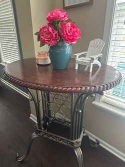 Round Pub Table with Wine Rack Base