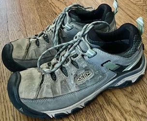 KEEN HIKING SHOES