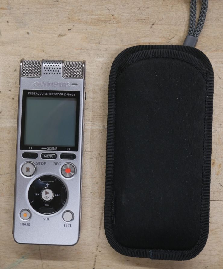 Olympus DM-620 Digital Voice Recorder used. tested. in a good working order.