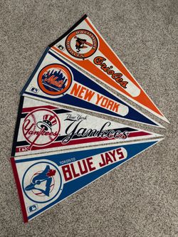 (16) Baseball Pennants