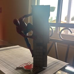 Diamond Select Spider-Man Homecoming Diorama