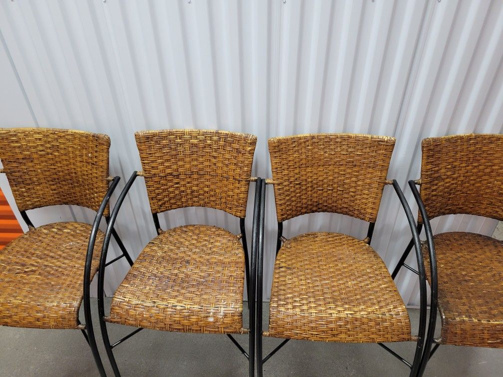 1960s Mid-Century Modern Set of 4 Wrought Iron & Rattan High Seat Armchairs
Please look at pictures
Measurement are in there