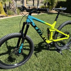 Trek Remedy 9.7  Carbon Mountain Bike