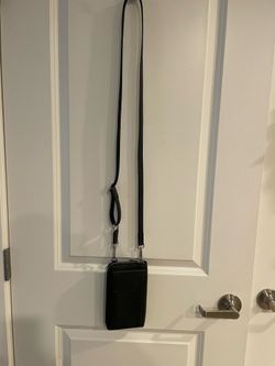 Adjustable crossbody purse