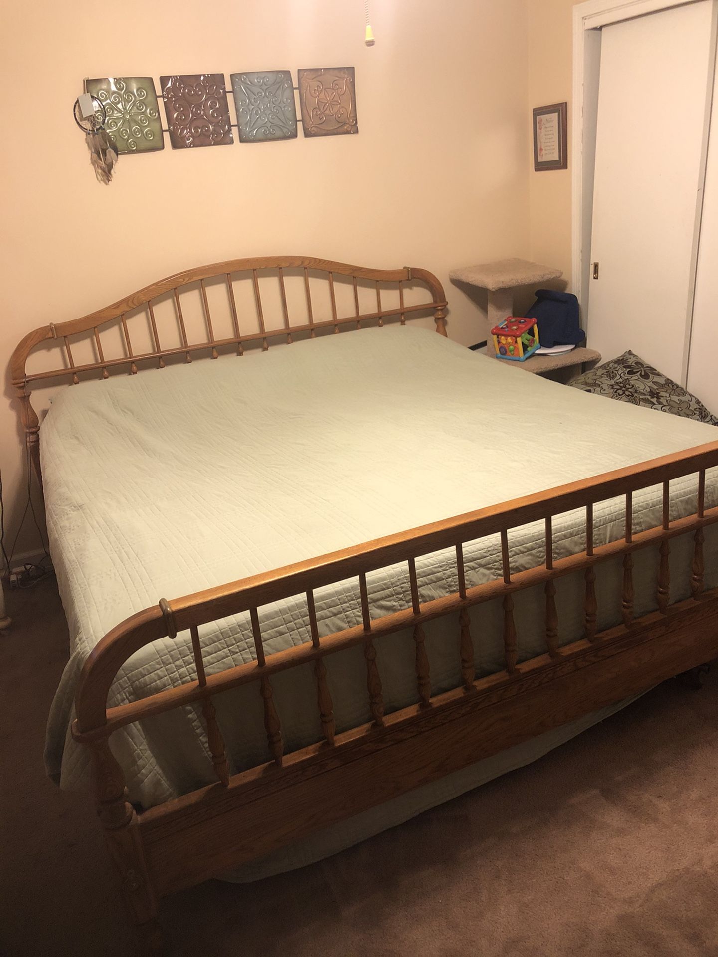 Bed and dresser set