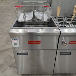 *COMMERCIAL DEEP FRYER LP & NG 80 LB*