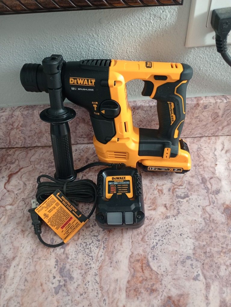 Dewhalt Rotary Hammer with Battery and Charger