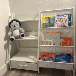 Book Shelf For Baby’s Room 
