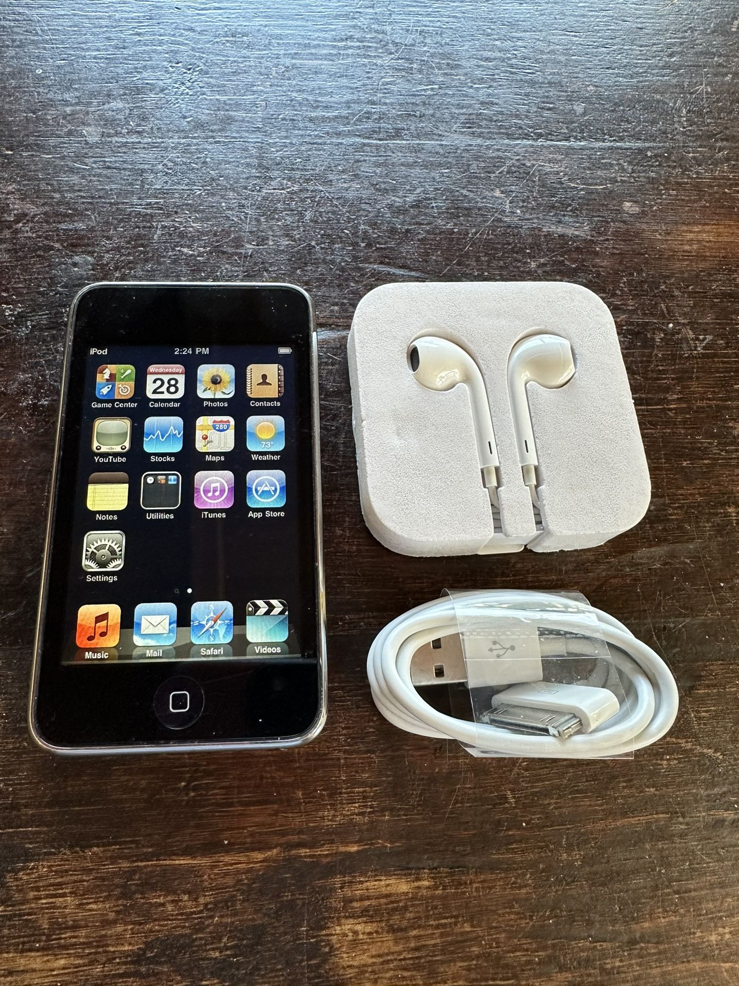 iPod Touch 2 (8gb) + Extras