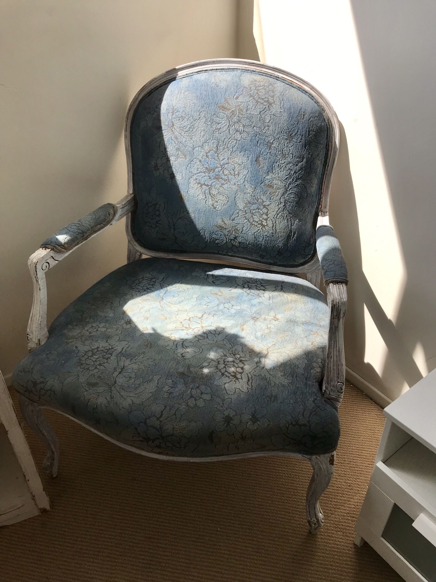 Beautiful big wood chairs with French legs very wide can fit two people very comfortable originally $500 each I have two